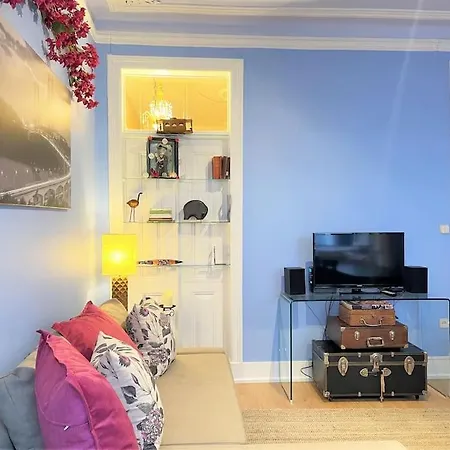 Apartment Mc Warm Romantic 3br2ba @ Trendy Principe Real Lisbon