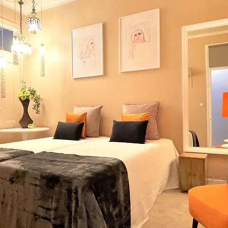 Mc Warm & Romantic In Trendy Principe Real, Downtown Lizbona